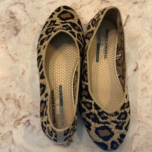 Sketchers leopard print flats